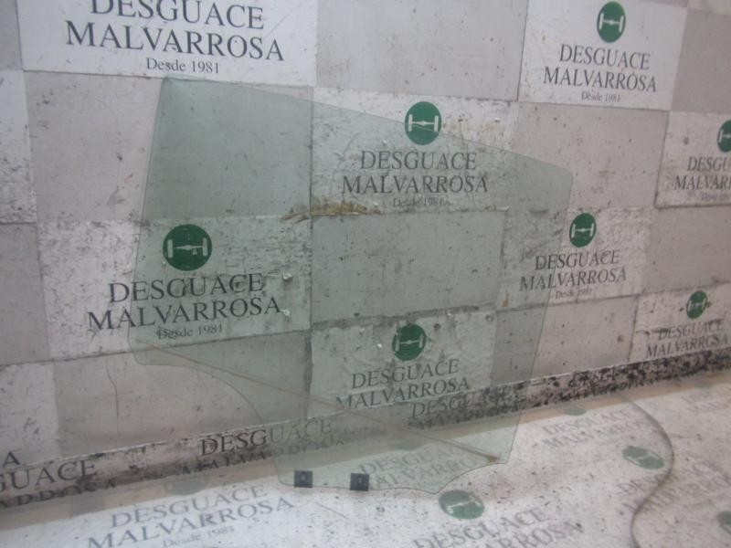 Recambio de cristal puerta trasero derecho para dacia sandero 1.2 16v cat referencia OEM IAM 8200733046  