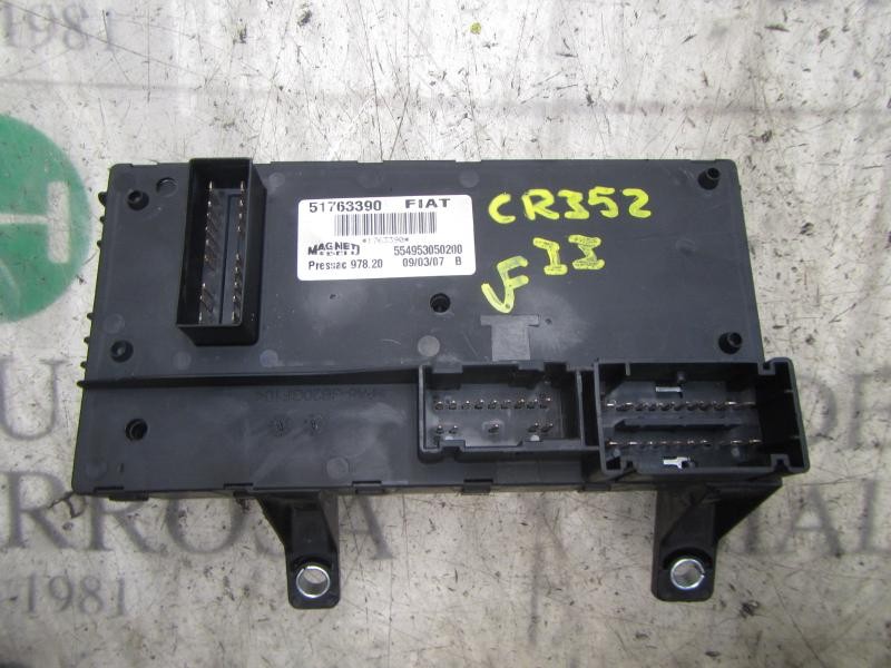 Recambio de caja reles / fusibles para fiat linea (110) dynamic referencia OEM IAM 51889217 51763390 