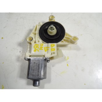 MOTOR ELEVALUNAS DELANTERO DERECHO A2048200242 A2048200242 0130822502