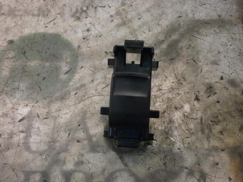 Recambio de mando elevalunas delantero derecho para toyota yaris (ncp1/nlp1/scp1) 1.3 cat referencia OEM IAM   