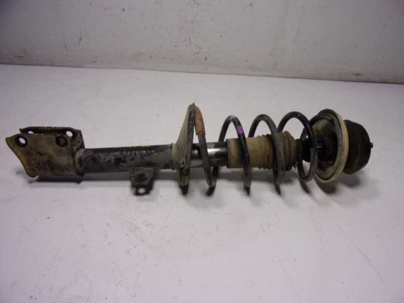 Recambio de amortiguador delantero derecho para dacia duster 1.6 sce cat referencia OEM IAM 543026656R 8200813791DD 