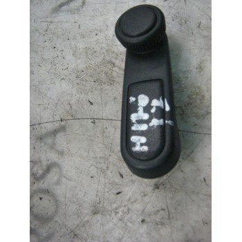 MANETA ELEVALUNAS TRASERA IZQUIERDA 