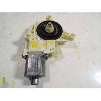 MOTOR ELEVALUNAS TRASERO DERECHO A2048200642 A2048200642 0130822504