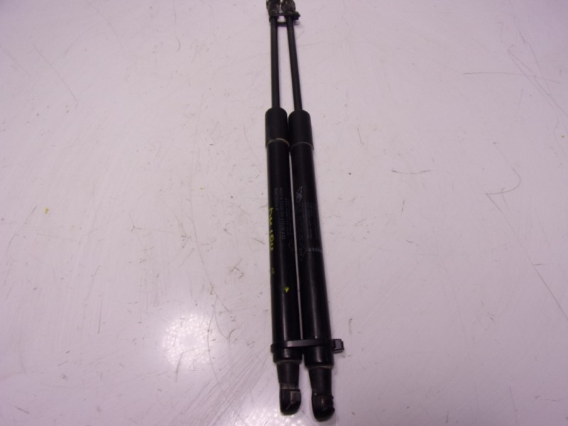 Recambio de amortiguadores maletero / porton para dacia duster 1.6 sce cat referencia OEM IAM 904520004R  