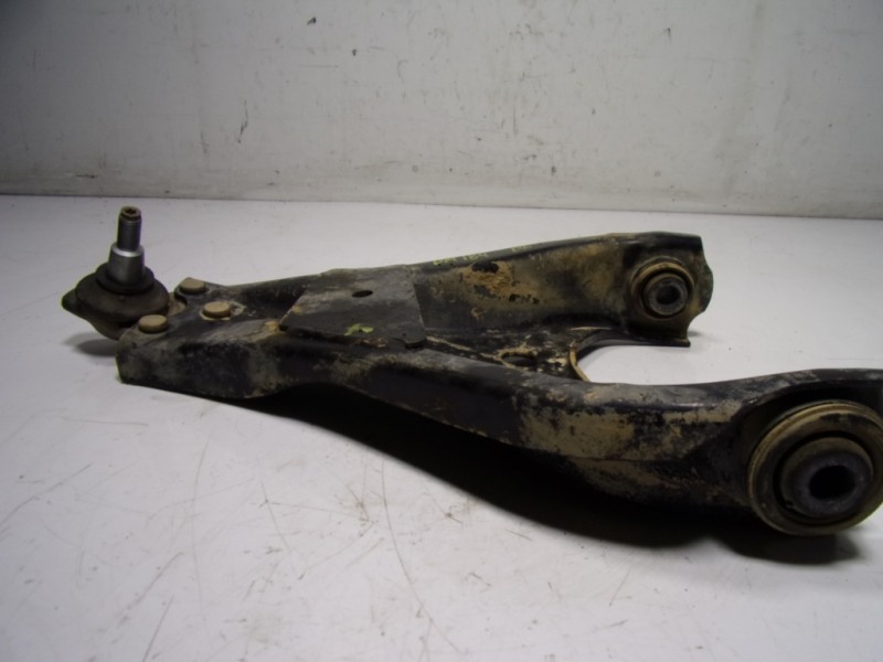 Recambio de brazo suspension inferior delantero izquierdo para dacia duster 1.6 sce cat referencia OEM IAM 545012815R  