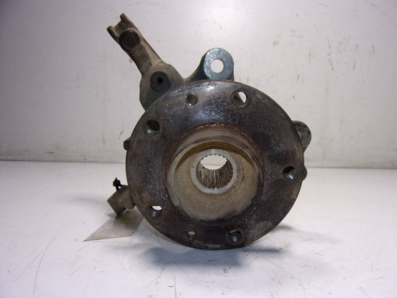 Recambio de mangueta delantera derecha para dacia duster 1.6 sce cat referencia OEM IAM 8200881916  