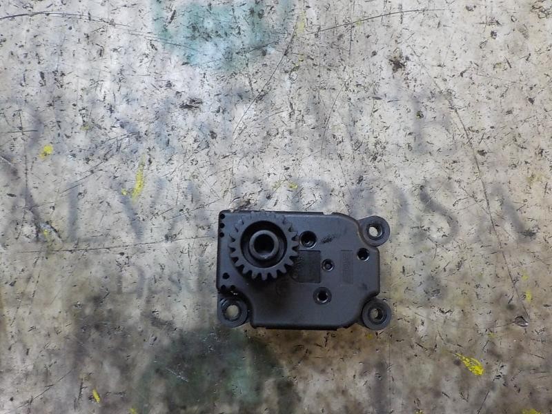 Recambio de motor apertura trampillas climatizador para citroën c3 1.6 16v hdi referencia OEM IAM 6479E1  