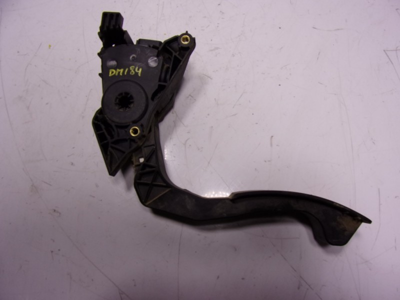 Recambio de potenciometro pedal para dacia duster 1.6 sce cat referencia OEM IAM 180026342R 180022703R 