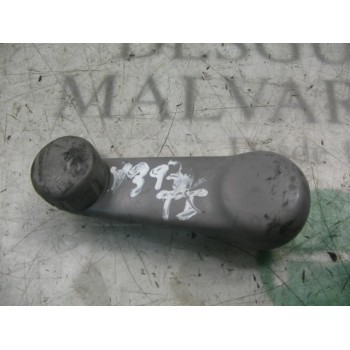 MANETA ELEVALUNAS TRASERA IZQUIERDA 