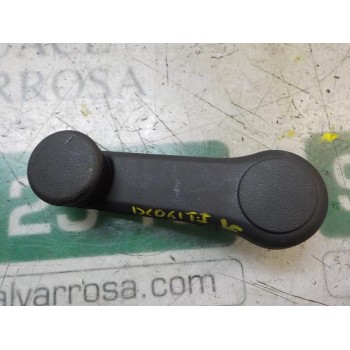 MANETA ELEVALUNAS TRASERA IZQUIERDA 8263022001EQ 