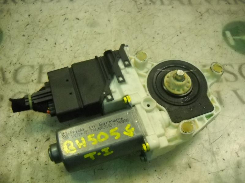 Recambio de motor elevalunas trasero izquierdo para volkswagen golf iv berlina (1j1) 1.9 tdi referencia OEM IAM   
