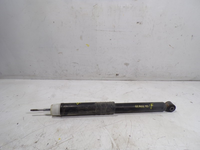 Recambio de amortiguador trasero derecho para renault captur 0.9 tce referencia OEM IAM 562107338R  