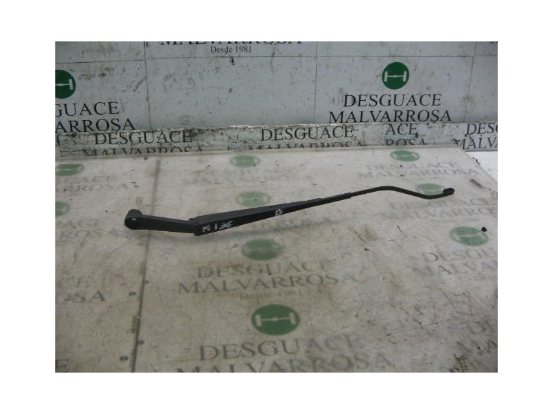 Recambio de brazo limpia delantero derecho para kia carens 2.0 crdi ex monovolumen referencia OEM IAM   