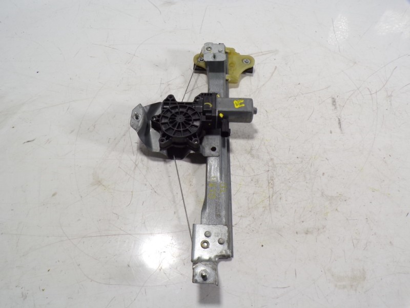 Recambio de elevalunas trasero derecho para renault captur 0.9 tce referencia OEM IAM 827009380R 12800147101D SU165140