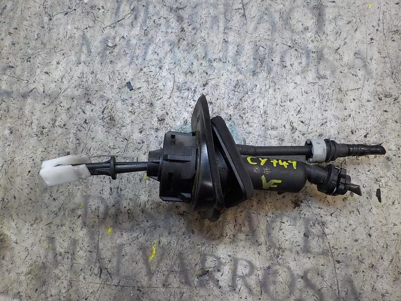 Recambio de bomba embrague para ford focus lim. (cb4) 1.6 tdci cat referencia OEM IAM 1863548  