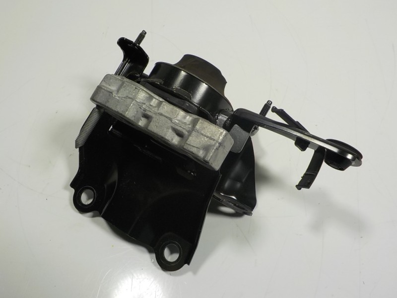 Recambio de soporte cambio para toyota yaris cross 1.5 vvti 16 v 55 kw referencia OEM IAM 12372K0060  