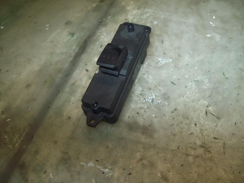 Recambio de mando elevalunas trasero derecho para mazda 3 berlina (bk) 1.6 crdt active referencia OEM IAM   