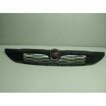 REJILLA DELANTERA 735615595 