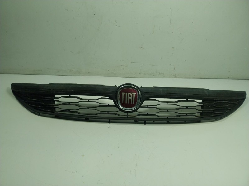 Recambio de rejilla delantera para fiat doblo cargo (263_) 1.6 d multijet referencia OEM IAM 735615595  