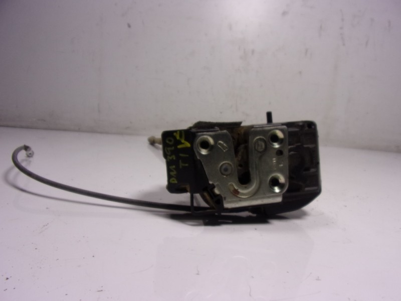 Recambio de cerradura puerta trasera izquierda para nissan navara pick-up (d40m) 2.5 dci cat referencia OEM IAM 82501EB305  