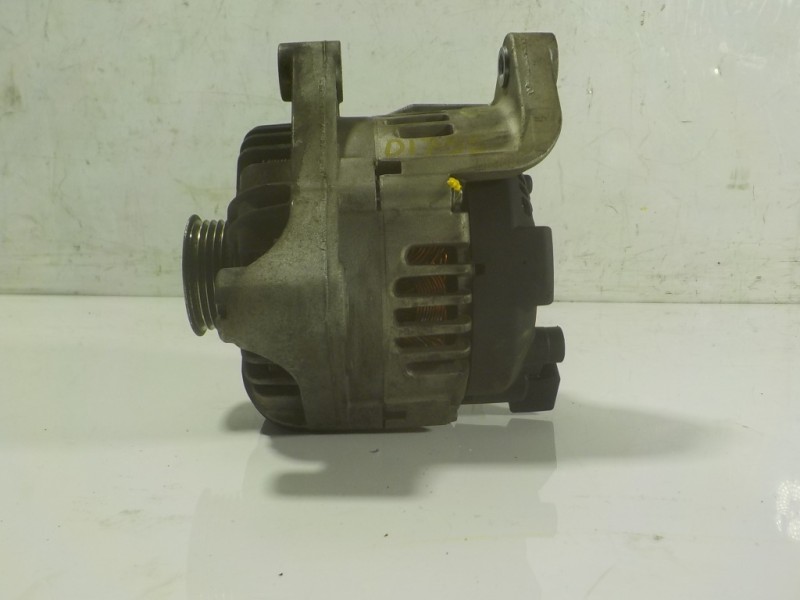Recambio de alternador para toyota verso 1.6 d-4d cat referencia OEM IAM 27060YV040 8574045 TG15C200