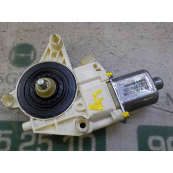 MOTOR ELEVALUNAS TRASERO DERECHO A2048200642 A2048200642 0130822504