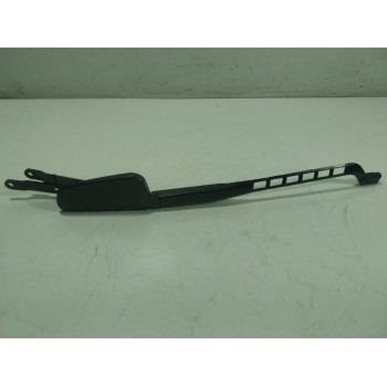 BRAZO LIMPIA DELANTERO DERECHO A1668200944 