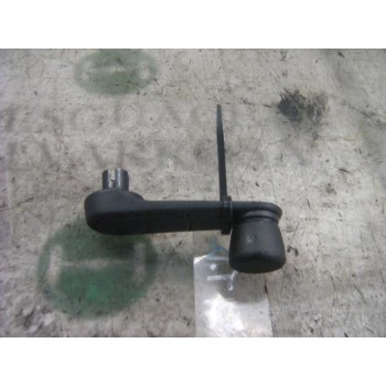 MANETA ELEVALUNAS TRASERA DERECHA 