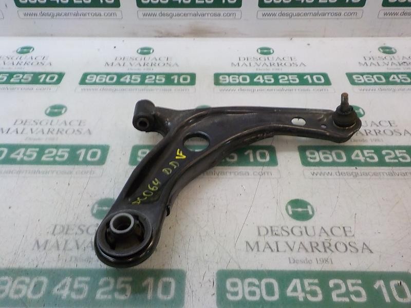 Recambio de brazo suspension inferior delantero derecho para toyota yaris referencia OEM IAM 4806809150  