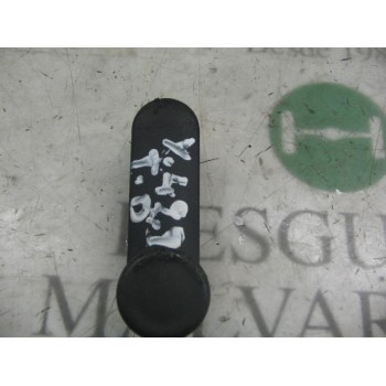 MANETA ELEVALUNAS TRASERA DERECHA 