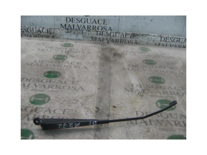 Recambio de brazo limpia delantero izquierdo para nissan trade 100 referencia OEM IAM   