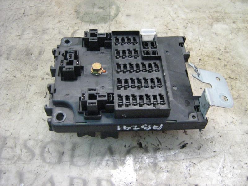 Recambio de caja reles / fusibles para nissan primera berlina (p11) gx referencia OEM IAM   