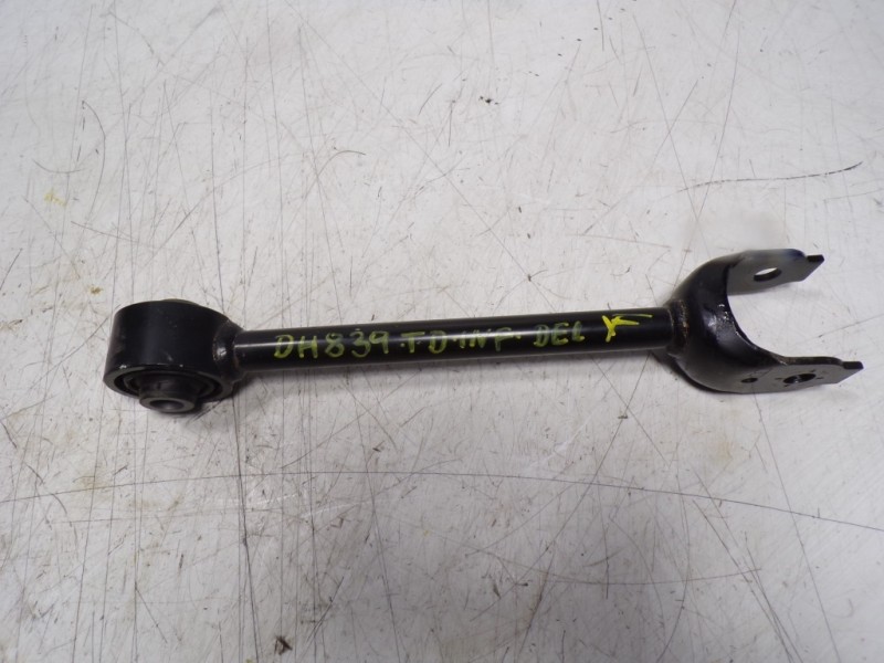 Recambio de brazo suspension inferior trasero derecho para toyota rav4 hybrid 4x2 advance referencia OEM IAM 4871042040  