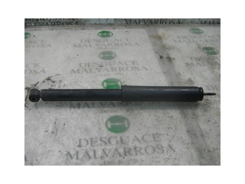 Recambio de amortiguador trasero izquierdo para nissan trade 100 referencia OEM IAM   