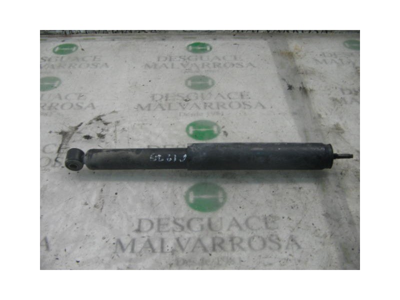 Recambio de amortiguador trasero derecho para nissan trade 100 referencia OEM IAM   