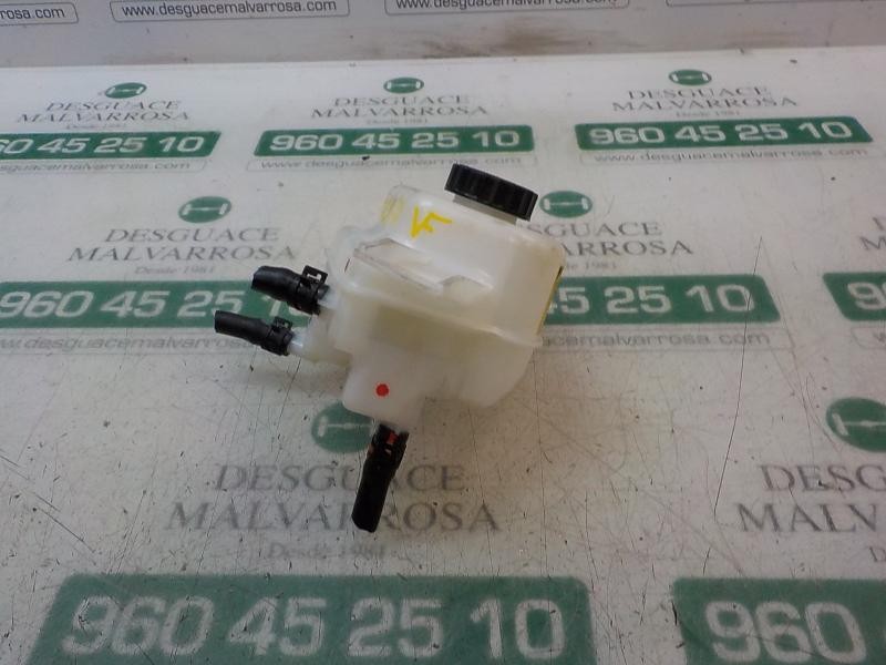 Recambio de deposito servo para toyota yaris referencia OEM IAM 472200D181  