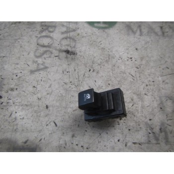 MANDO ELEVALUNAS TRASERO DERECHO 935751H100EQ 