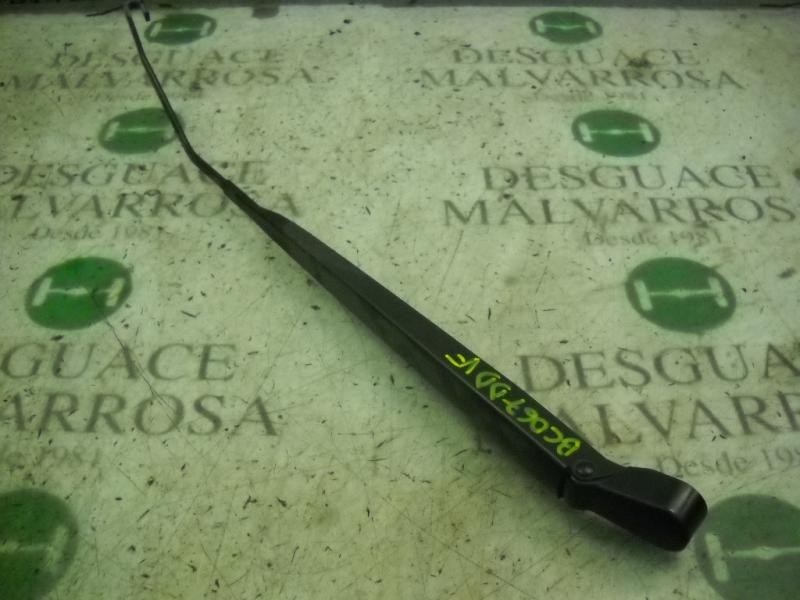 Recambio de brazo limpia delantero derecho para citroën c2 1.4 hdi referencia OEM IAM   