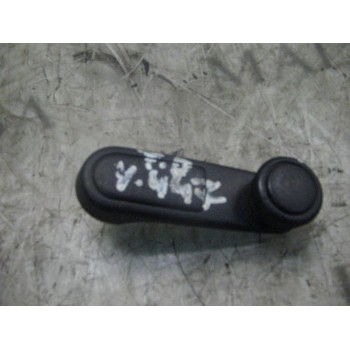 MANETA ELEVALUNAS TRASERA IZQUIERDA 