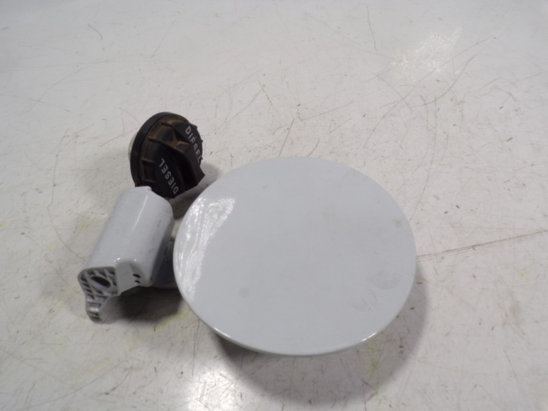 Recambio de tapa combustible para kia sportage concept 4x2 referencia OEM IAM 695103W000  