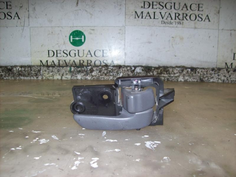 Recambio de maneta interior delantera derecha para toyota avensis monovolumen (t22) 2.0 sol referencia OEM IAM 6927705010B0  