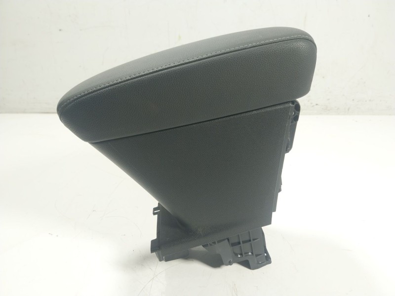 Recambio de apoyabrazos central para opel corsa f (p2jo) 1.2 (68) referencia OEM IAM  9830208680 