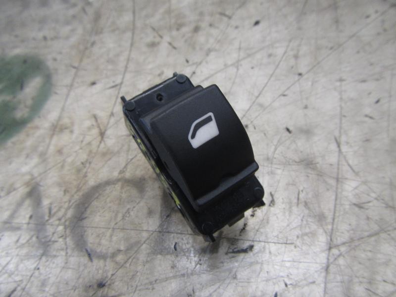 Recambio de mando elevalunas trasero izquierdo para peugeot 308 sw 1.6 hdi referencia OEM IAM 96762292ZD  