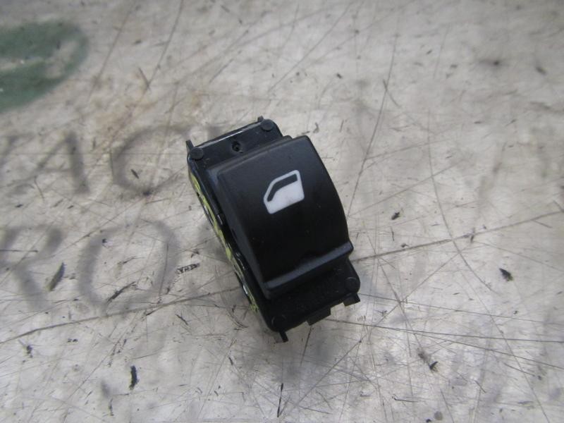 Recambio de mando elevalunas trasero derecho para peugeot 308 sw 1.6 hdi referencia OEM IAM 96762292ZD  