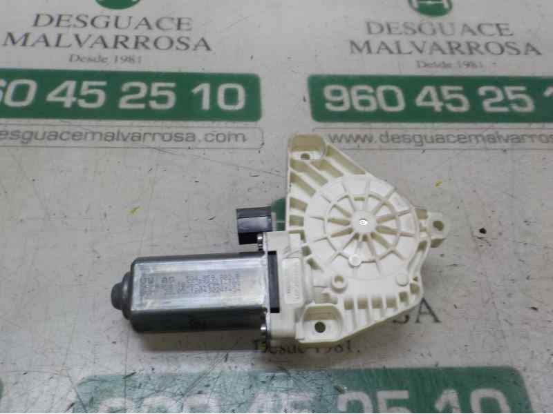 Recambio de motor elevalunas delantero derecho para volkswagen golf vii lim. (bq1) advance referencia OEM IAM 4K0959802 5Q495980