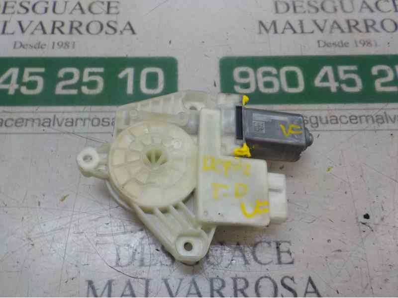 Recambio de motor elevalunas trasero derecho para volkswagen golf vii lim. (bq1) advance referencia OEM IAM 5Q4959812F 5Q4959812