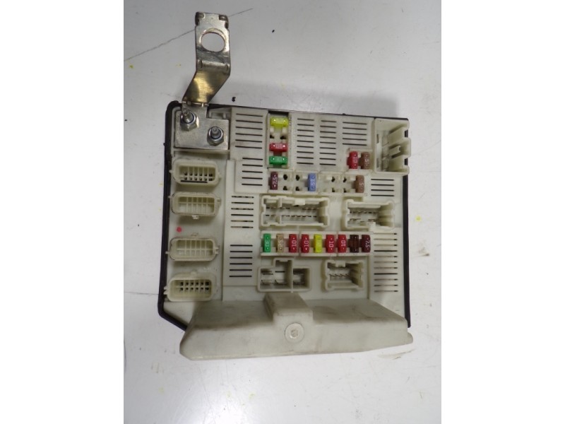 Recambio de caja reles / fusibles para renault kangoo 1.5 dci diesel referencia OEM IAM  82010044237B 