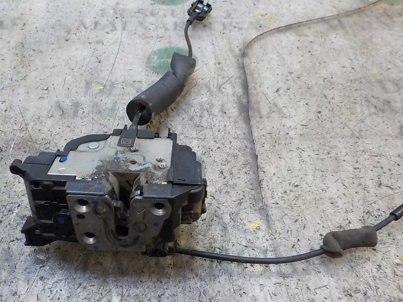 Recambio de cerradura puerta delantera derecha para renault megane iii sport tourer expression referencia OEM IAM 805020001R  