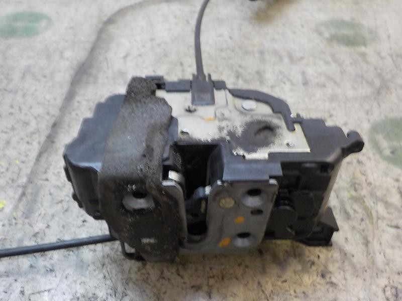 Recambio de cerradura puerta trasera izquierda para renault megane iii sport tourer expression referencia OEM IAM 825030574R  