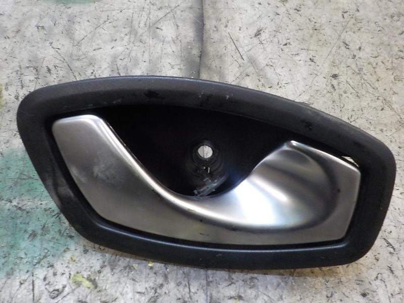 Recambio de maneta interior delantera derecha para renault megane iii sport tourer expression referencia OEM IAM 826720001R  